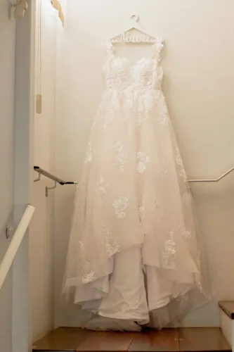 Vestido de noiva com véu