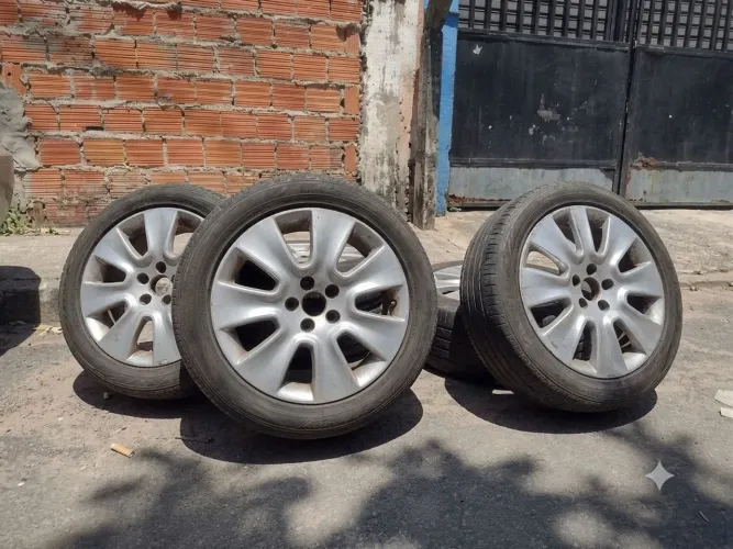 Jante 5 furos aro 16 3 pneus usados 1500 tem conversa