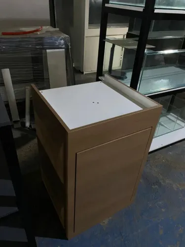 Móvel sob medida em MDF ultra naval 50X50X85