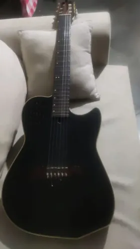 Violão Condor Mid Plus Esmaltado preto, funcionando perfeitamente com marcas de uso