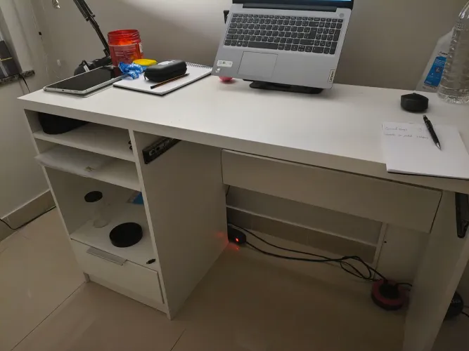 Mesa de estudos.