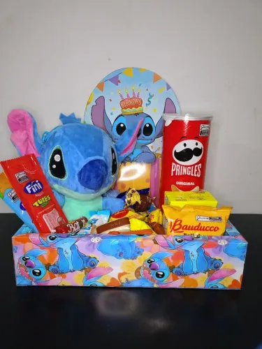 Cesta Presente Stitch Personalizada com Pelúcia + Doces + Pringles | Goiânia