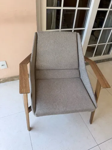 Vendo cadeiras em madeiras com estofado em tecido