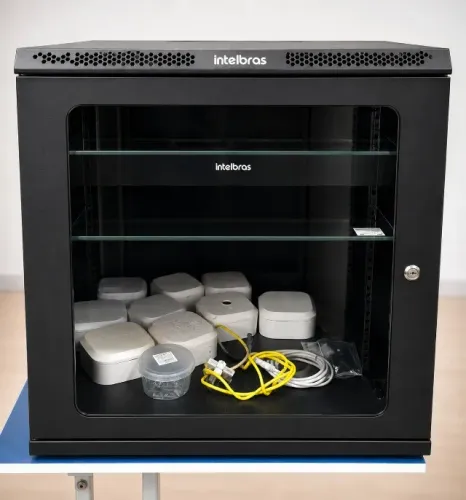 Rack Intelbras 12U 19 com Porta de Vidro + Prateleiras - Excelente Estado