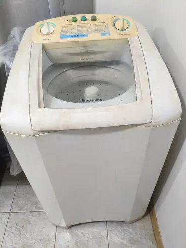 Máquina de lavar usada, funcionando perfeitamente