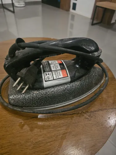 Ferro de passar roupa Black Decker