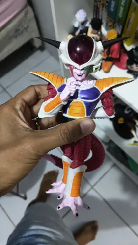 Action figure Freeza primeira forma
