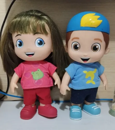 Bonecos Lucas Neto e Gi Neto