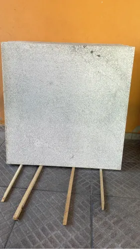Piso em Granito Itaunas 90x90 - 55m2 (68 pçs)
