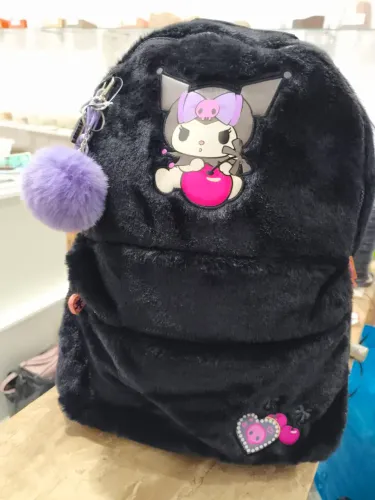 Mochila Kuromi Preta de Veludo Juvenil Adolescente
