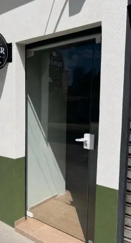 PORTA DE VIDRO NOVA! Menos de 5 meses de uso!