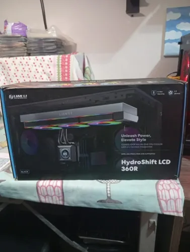 Watercooler Lian Li hydroshift LCD 360M