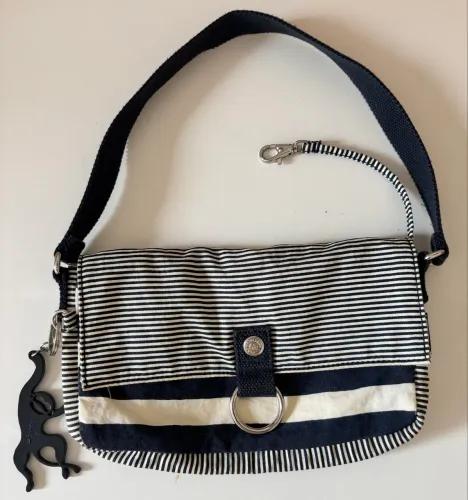 Bolsa de Ombro Kipling Vintage - Listrada Azul marinho e Branca C/Chaveiro Macaquinho