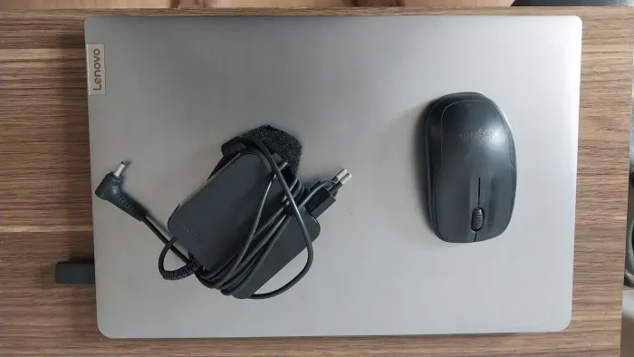 Notebook Lenovo IdeaPad 3 - Ideal p/ Estudo e Trabalho