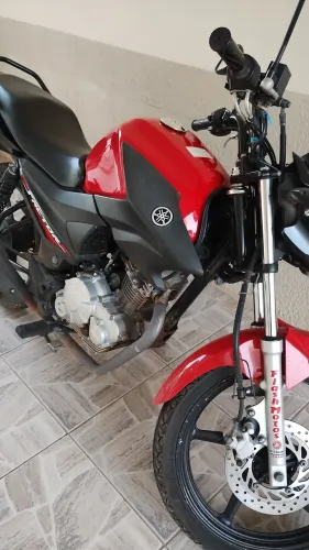 Vendo moto Yamaha 125factor moto super inteira .valor 12 000