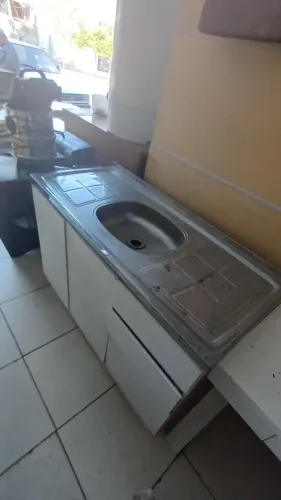 Gabinete com pia inox
