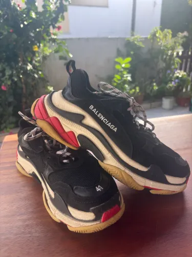 Balenciaga Triple S - Pouco usado