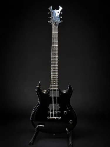 Guitarra Custon Warlork Luthier Capitão EMG ativo