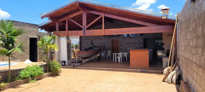 Vende-se Rancho ao lado Náutico Clube Fronteira-MG