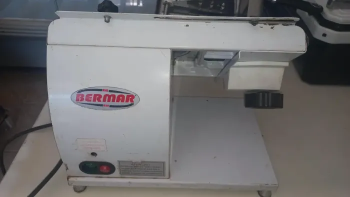 Vendo Fatiadora BERMAR.800