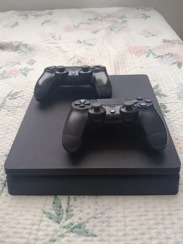 Playstation 4 slim com caixa e jogos!!!!