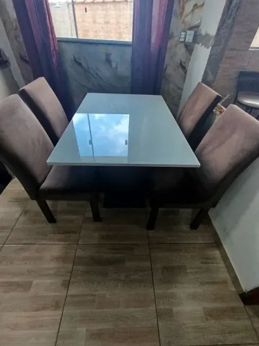 Mesa de Jantar 4 Cadeiras Tampo de Vidro Laqueado (Lindo e Conservado) Estilo Madesa