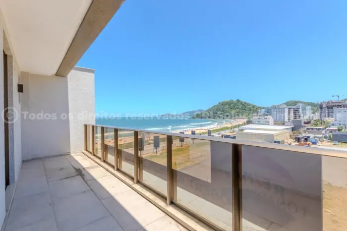 Cobertura triplex com 4 suítes no edifício Square Hobus na Praia Brava em Itajaí