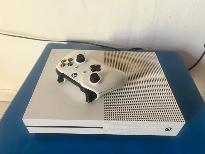 Xbox One S - Perfeito Estado