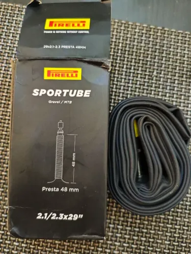 Câmara de ar Pirelli bico fino bicicleta