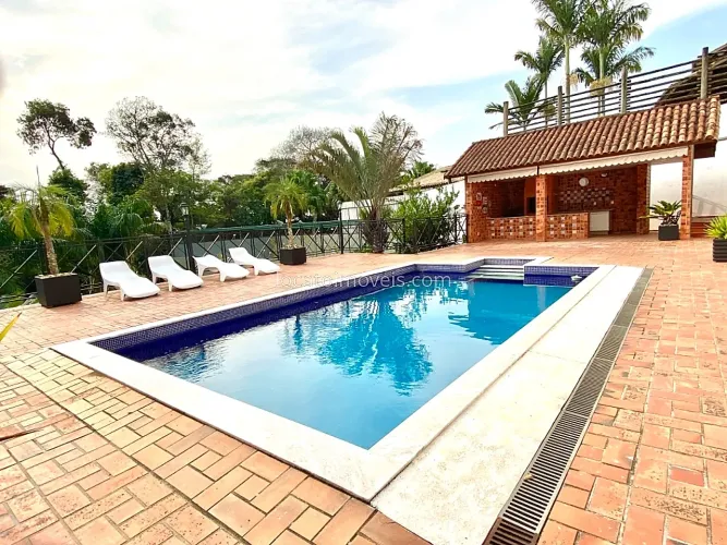 Casa de luxo com área de lazer completa no condomínio mais exclusivo de Juiz de Fora