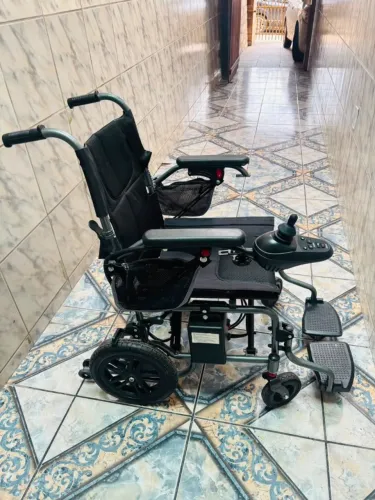 Cadeira de Rodas Motorizada Dobrável até 120 kg Assento de 48 cm D800 Dellamed