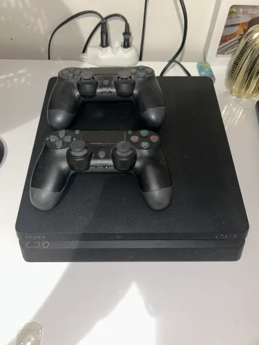 Vendo PS4 usado