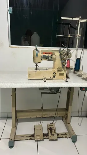 Máquina de costura galoneira modelo FY31016- 01CB