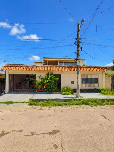 Casa 2 pavimentos e piscina na Zona Sul