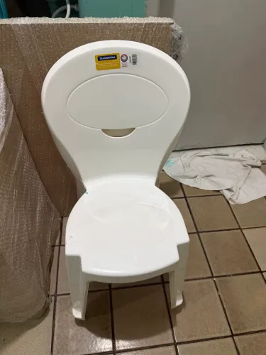 Cadeira de plástico infantil