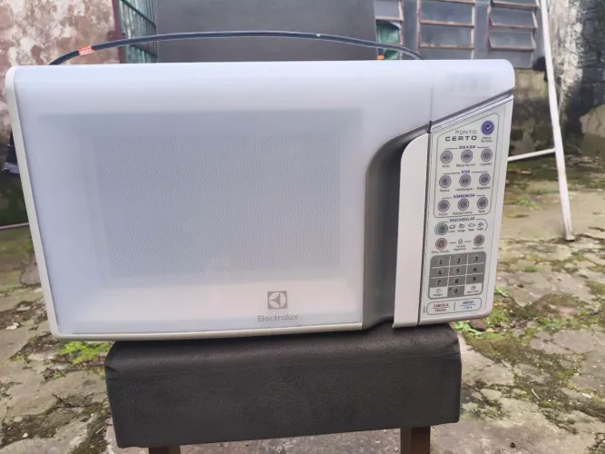 Microondas Eletrolux 31 litros 220v barbada