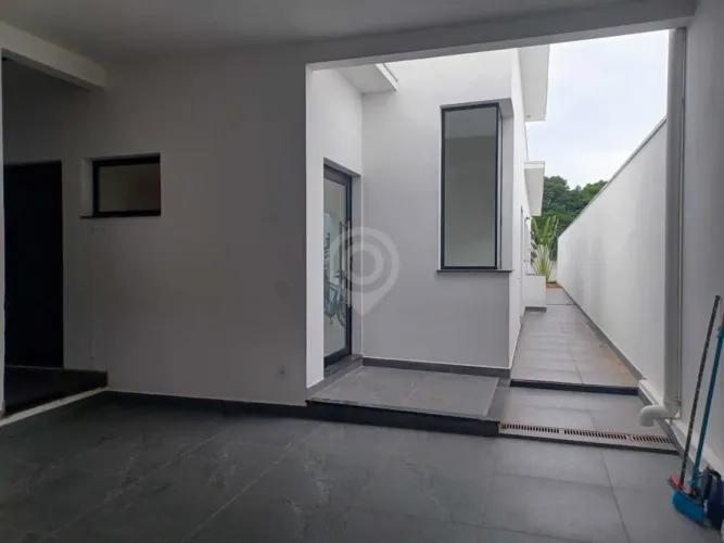 Casa de rua : / Residencial / Nova Itatiba