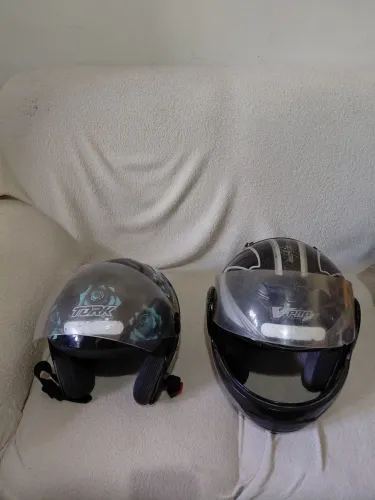 Capacete os dois por 100