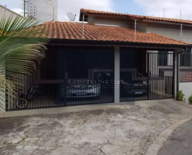 Casa GRANDE à Venda! Jardim das Oliveiras, Jacareí 2 dormitórios amplos; 2 wc socias; Sala