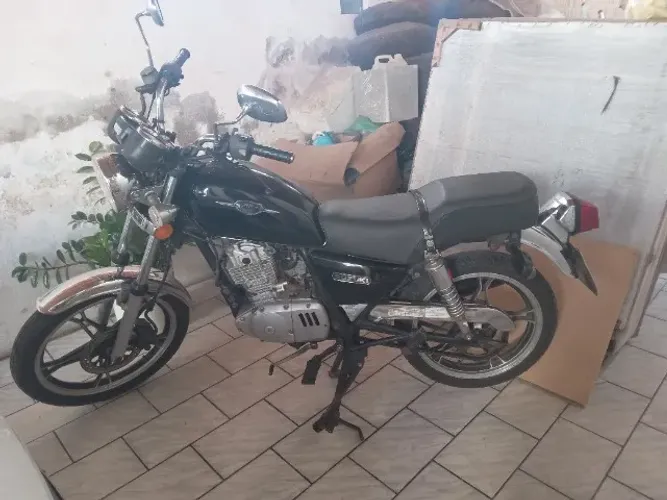 Moto Suzuki intruder 125cc 2012/2013