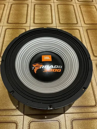 JBL TORNADO 3000 DE 15"