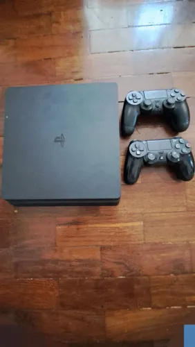 Play Station 4 + 1 controle original + 1 controle paralelo