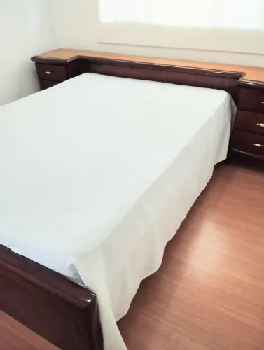 Cama de casal madeira maciça 
