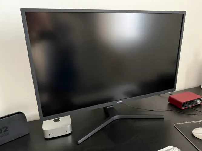 Monitor UHD Samsung 32", 4K, HDMI, Display Port, Freesync, Preto, Série UJ59