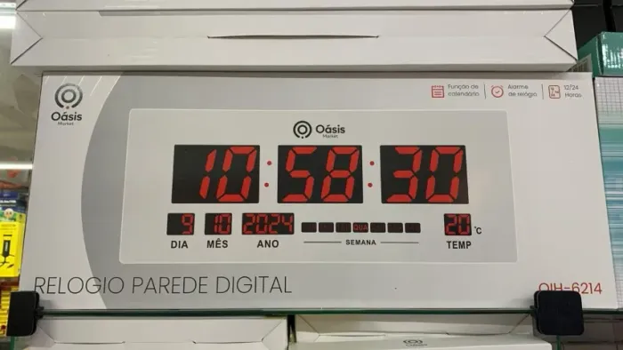 Relógio De Parede Led Digital Grande 45.5cm Termômetro Data (46cm)