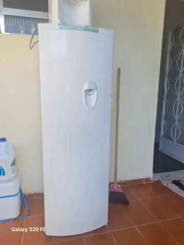Geladeira Consul com Dispenser de Água na Porta - No Estado para Conserto ou Peças