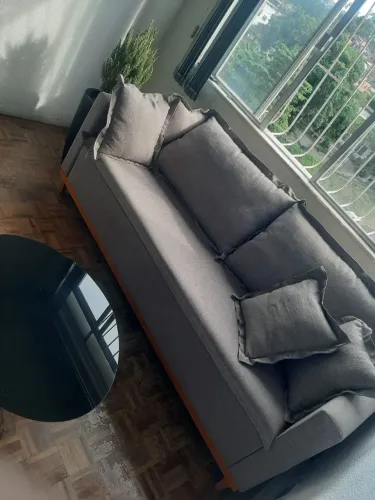 Sofá de linho marrom