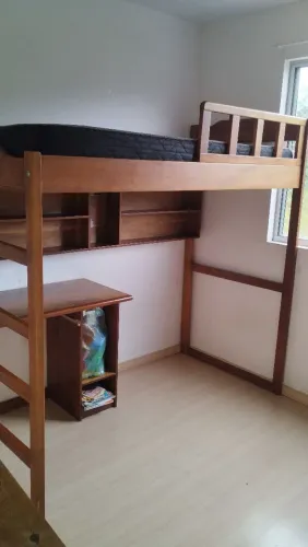 Cama de madeira maciça