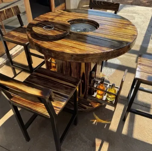 Mesa Rústica + Cadeiras Vernizadas Com Cooler Integrado e Compartimento Interno Garrafas