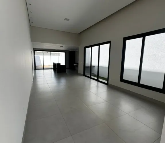 Casa à venda no Condomínio Reserva dos Ipês em Uberlândia